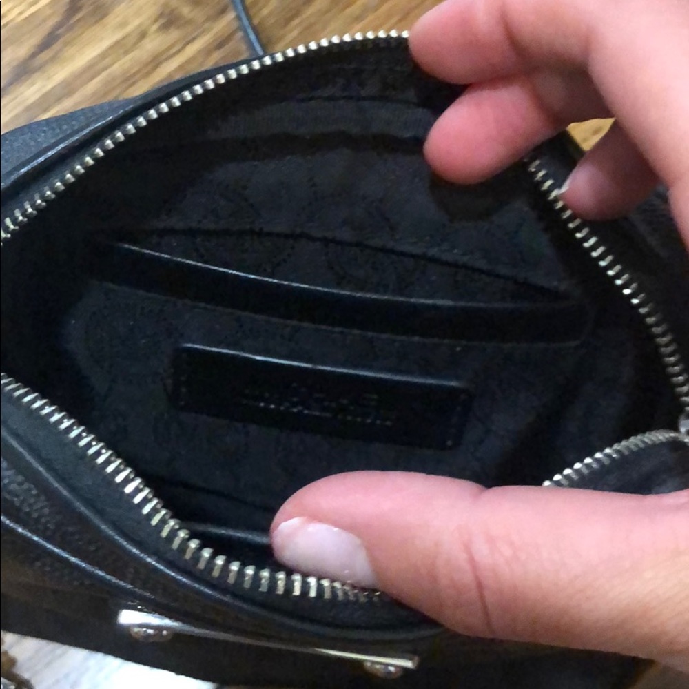 Michael Kors crossbody bag authentic - Picture 4 of 6